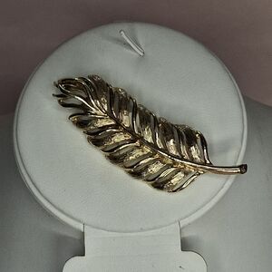 Vintage Gold Tone Leaf Feather Brooch Nature Native Whimsical Textured Boho